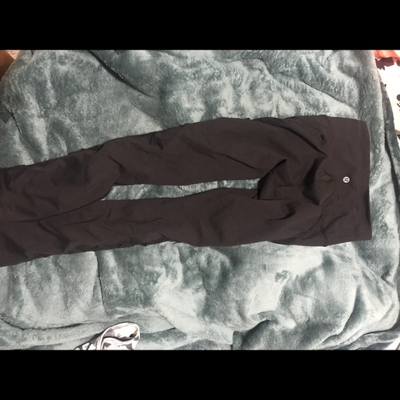 RARE Lululemon Essential Rhythm Pant- Black - Picture 5 of 6